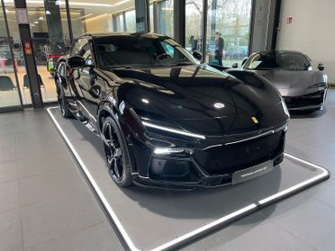 Ferrari Purosangue V12 DCT 4WD*Pano*Black