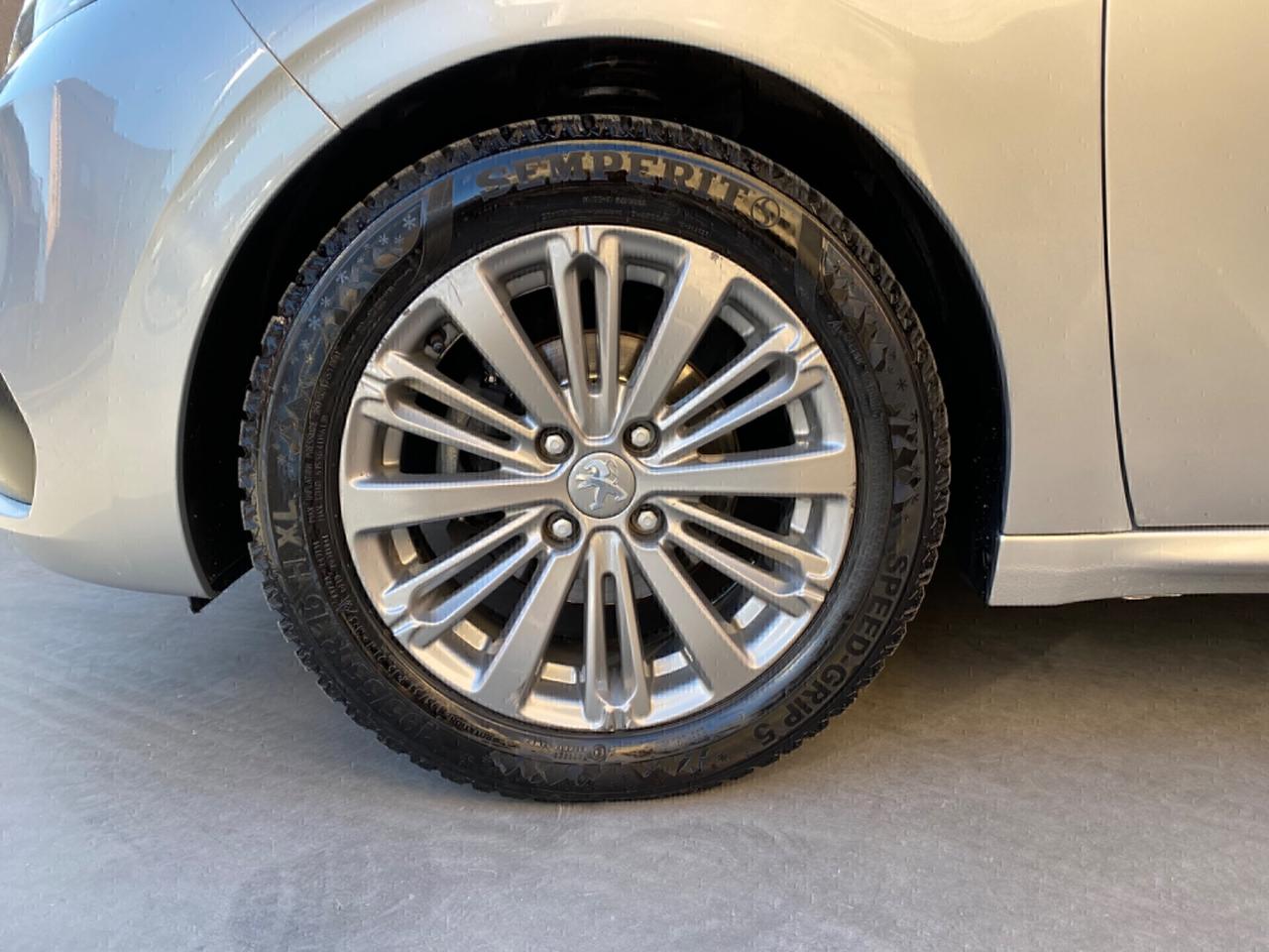 Peugeot 208 1.2 Benzina