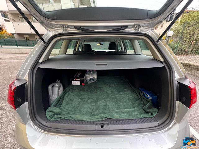 VOLKSWAGEN Golf Variant 2.0 TDI DSG Business BlueMotion Technology