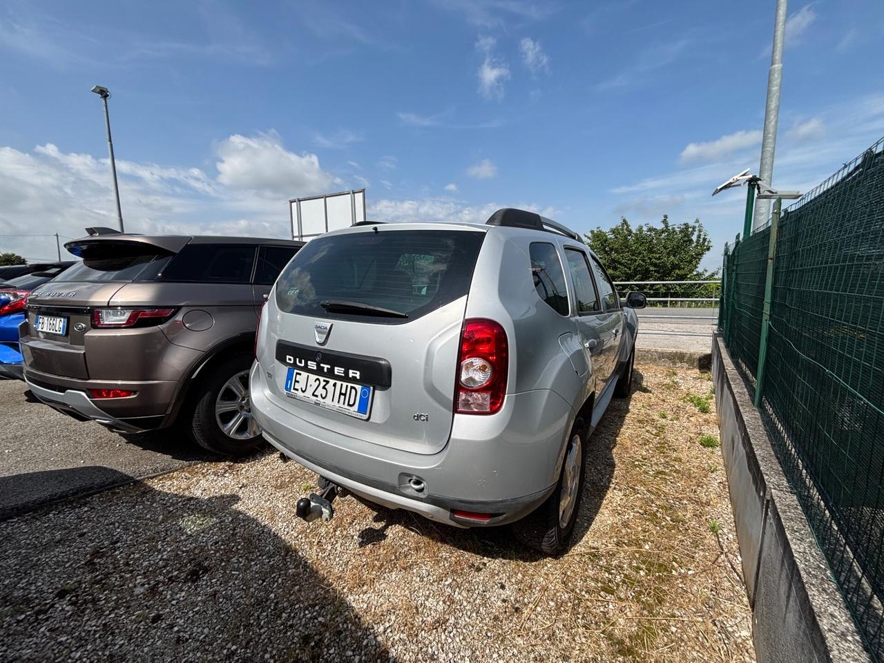 Dacia Duster 1.5 Diesel Neopatentati con gancio di traino