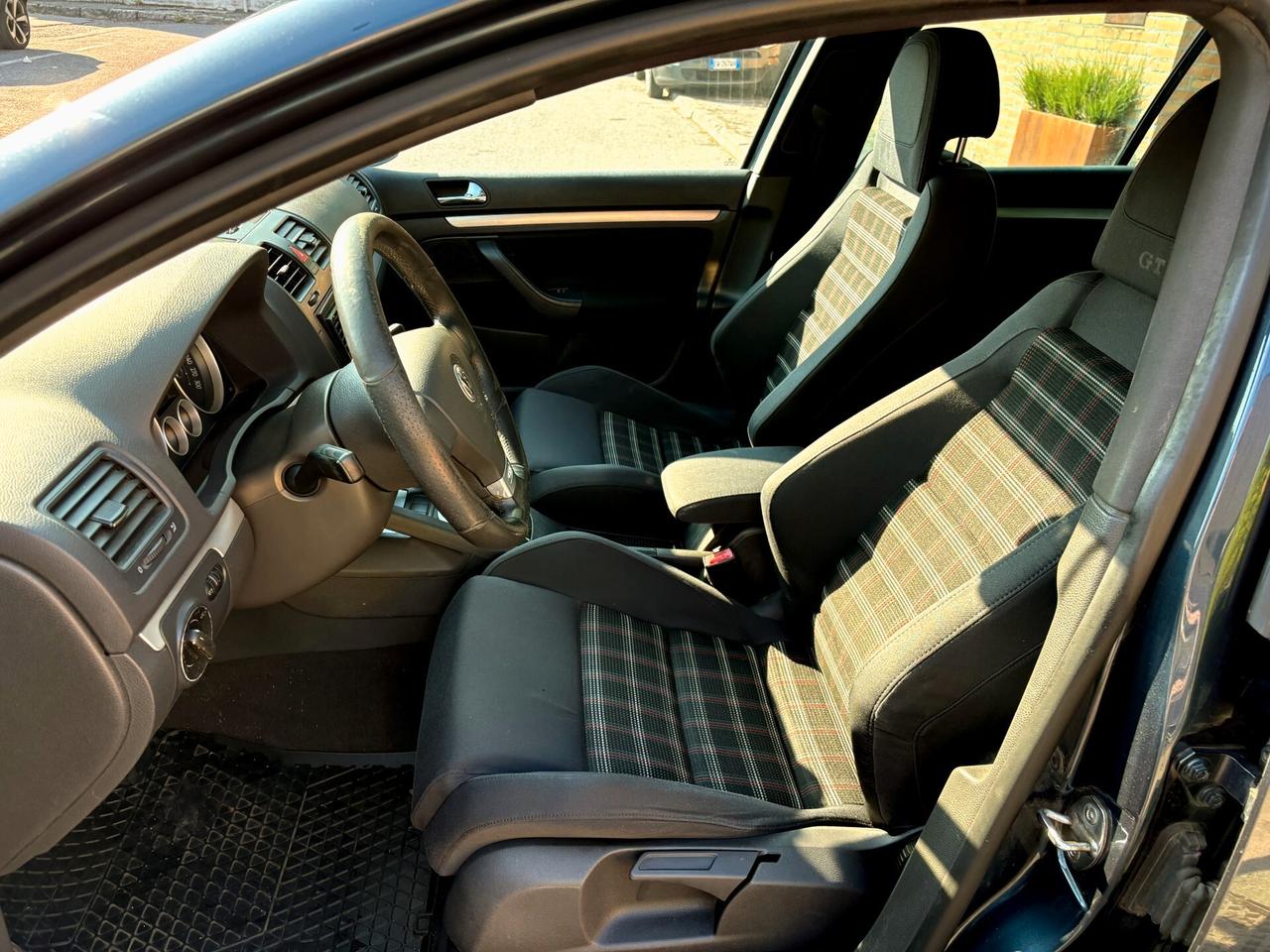 VW GOLF V 2.0 GTI aut. 200cv-Int.Scozzesi-2005