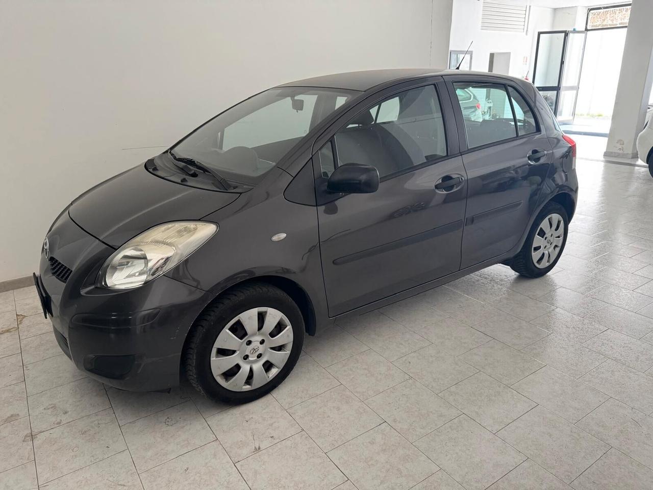 Toyota Yaris 1.0 5 porte Sol