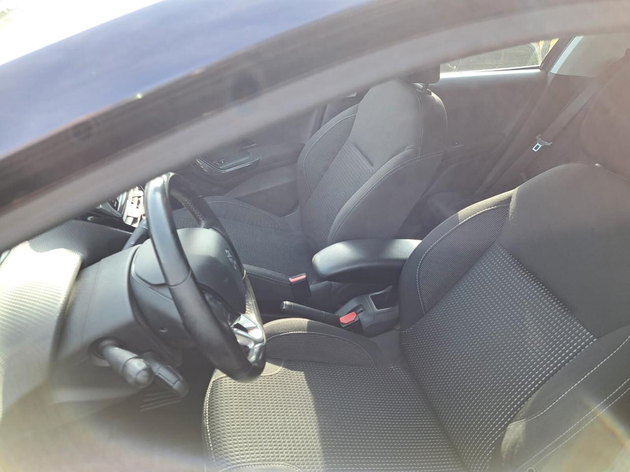 Peugeot 208 PureTech 82 5 porte Allure