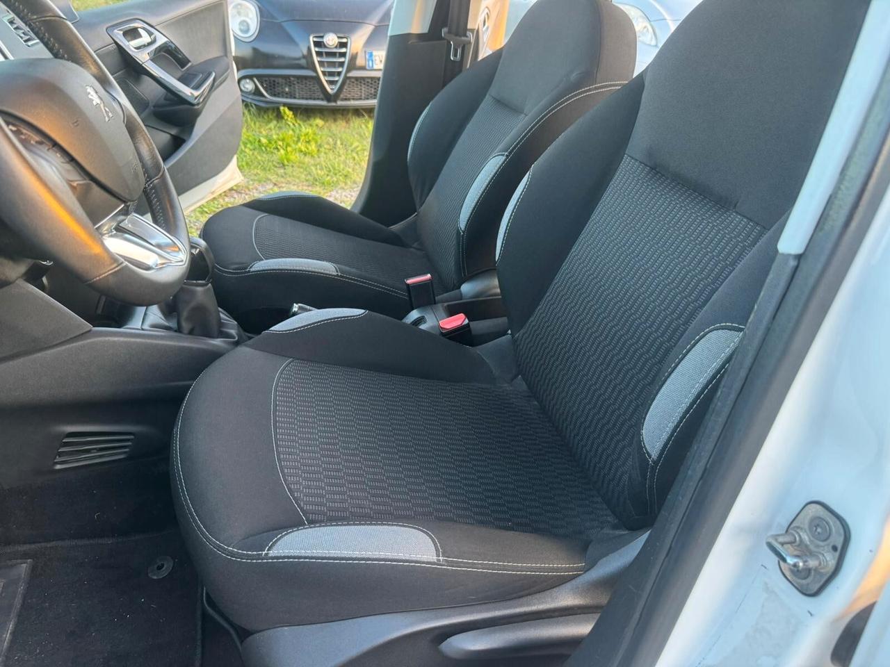 Peugeot 208 1.2 del 2016 5 porte SOLO 121.000 KM