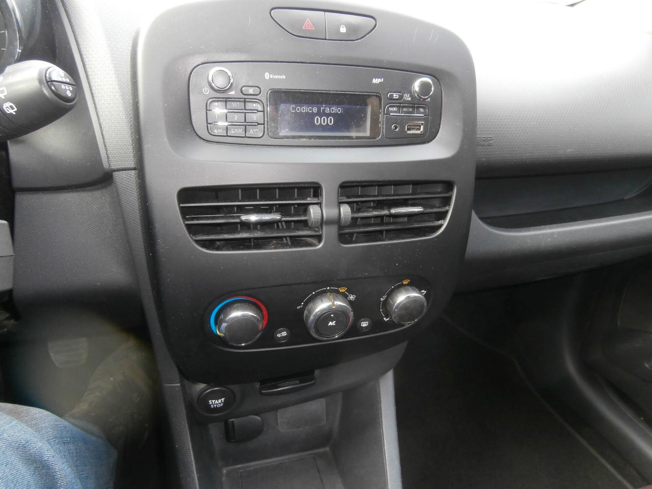 Renault Clio 1.2 75CV 5 porte Live NEOPATENTATI