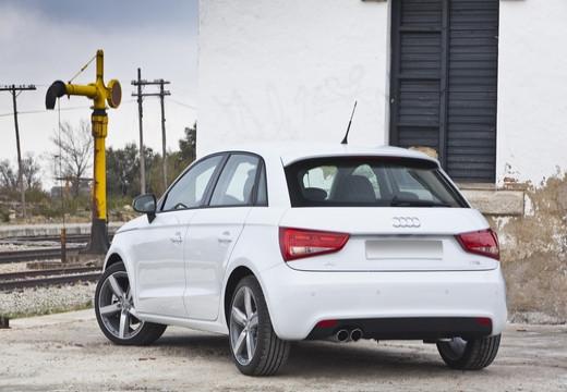 AUDI A1 I 2010 Sportback - A1 Sportback 1.6 tdi Attraction 90cv