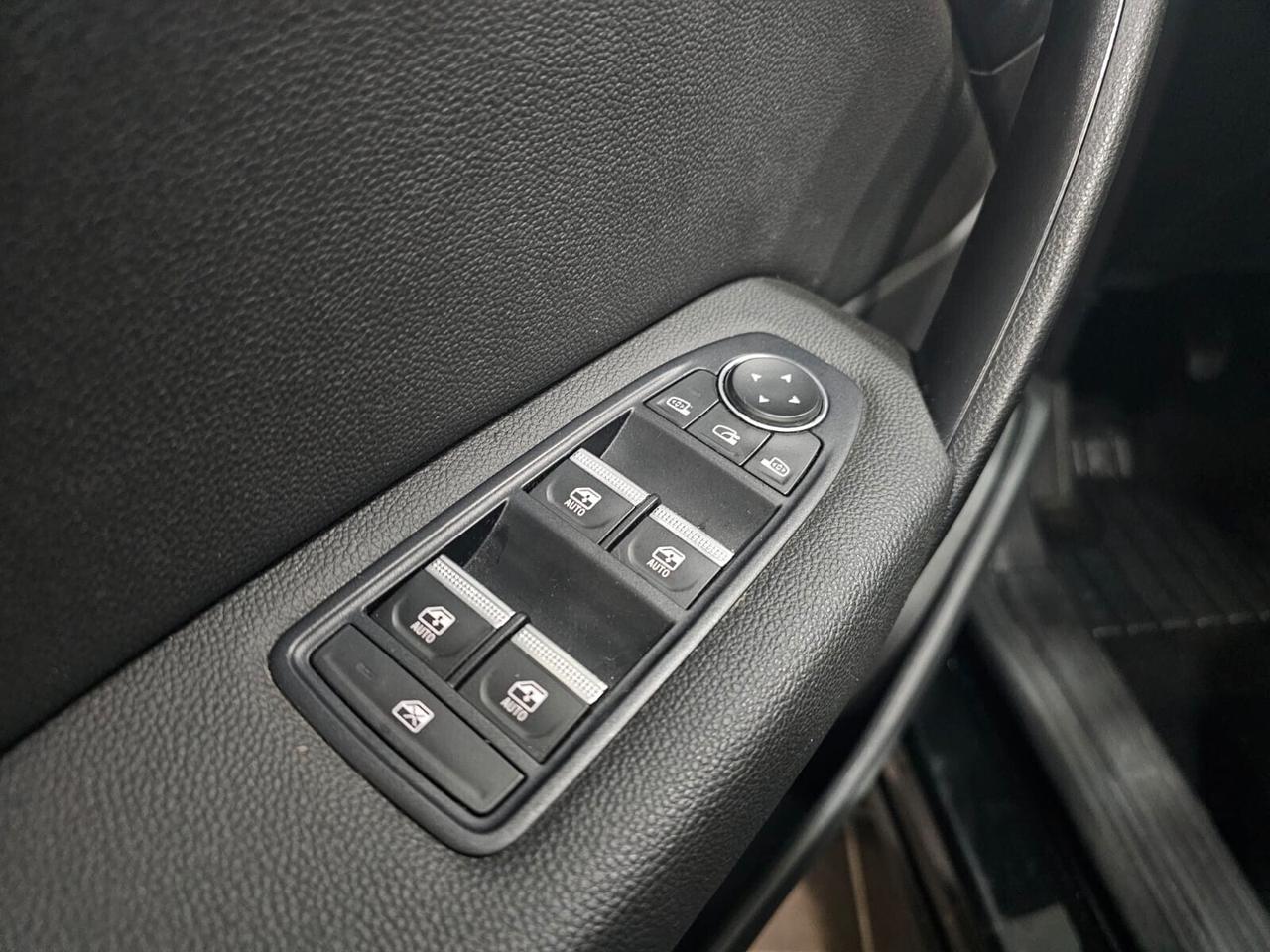 NUOVA RENAULT CAPTUR INTENS ENERGY BICOLOR EDITION 1.0 TCE 101CV B/GPL