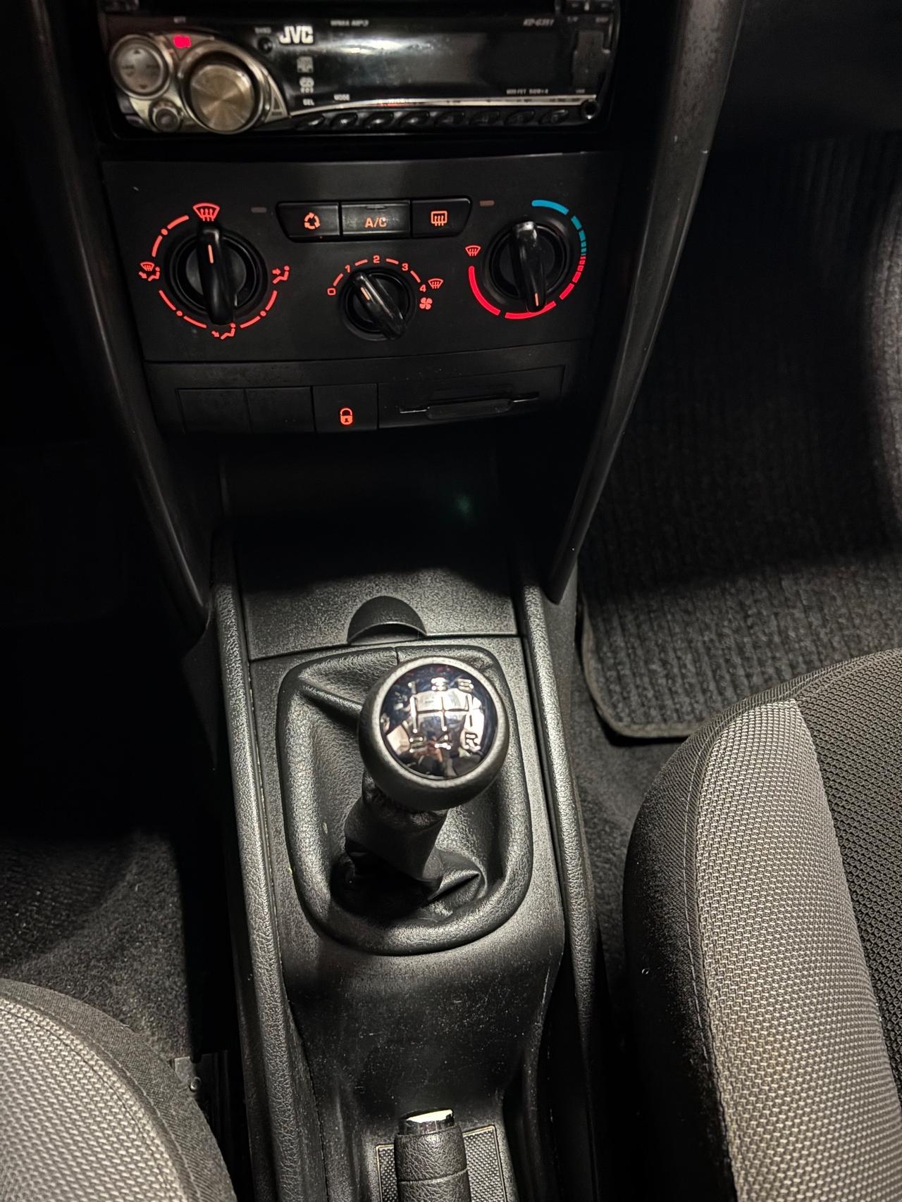 Peugeot 207 1.4 HDi 70CV OK NEOPATENTATI