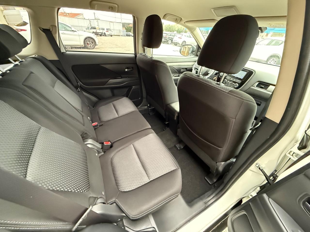 Mitsubishi Outlander 2.0 MIVEC 2WD Intense