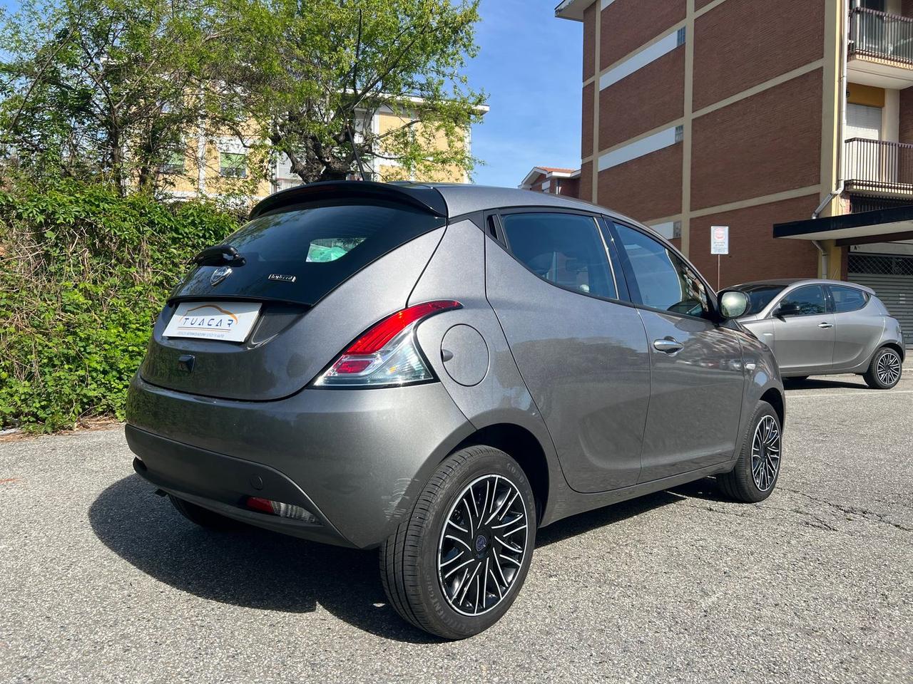 Lancia Ypsilon 1.0 FireFly MHEV Gold