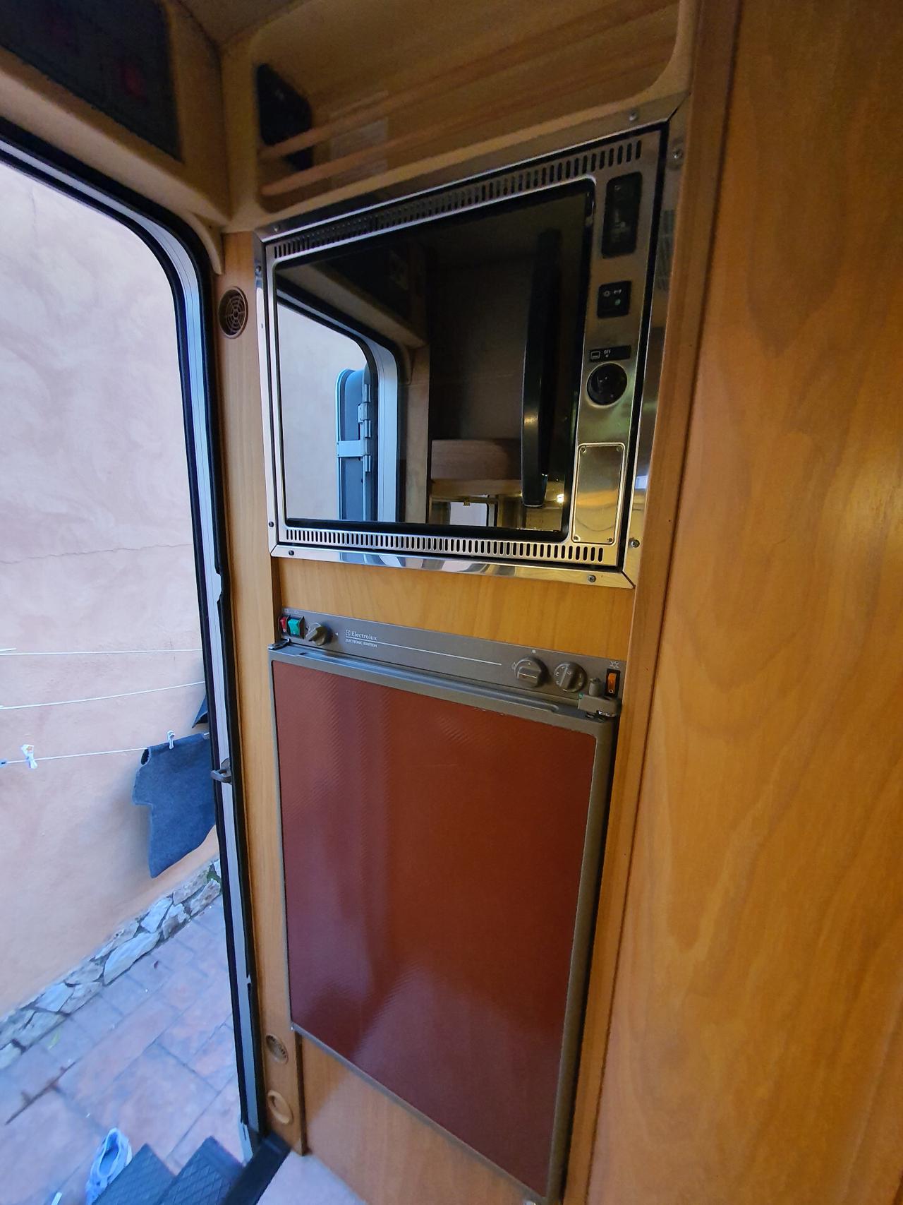 Laika ECOVIP 4 FORD 2.5 TD 100CV CLIMA DOPPIO SERB PORTABIC