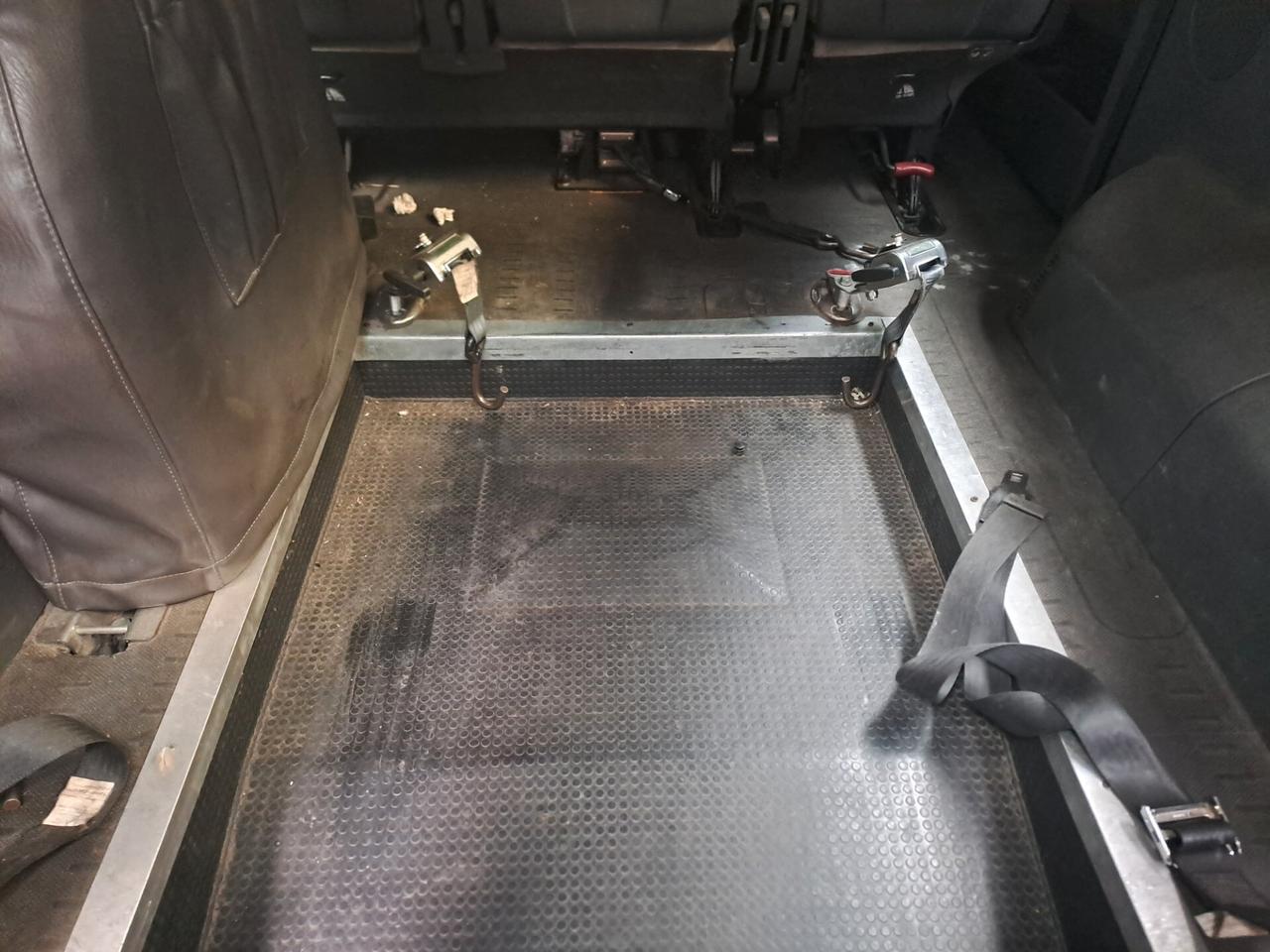 PEUGEOT EXPERT 2.0 HDI 6P + PEDANA DISABILI