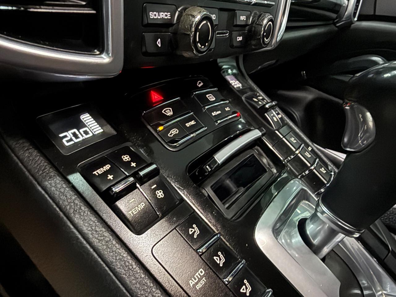 Porsche Cayenne 3.0D245cv PLATINUM ED. DA VETRINA2014