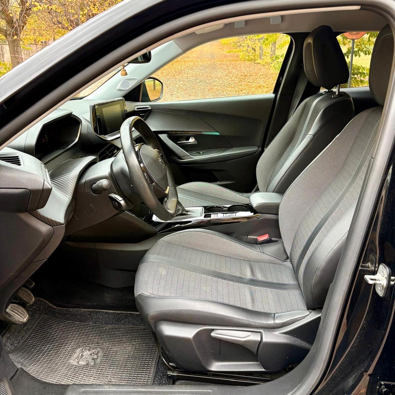 Peugeot 2008 PureTech 100 S&S Allure Pack