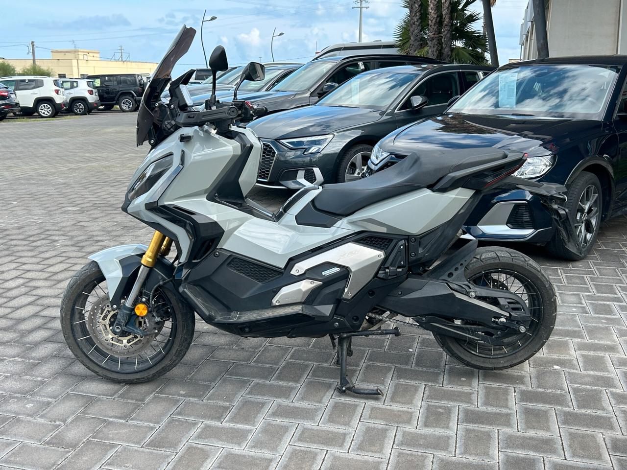 Honda X-ADV 750 depotenziato a libretto