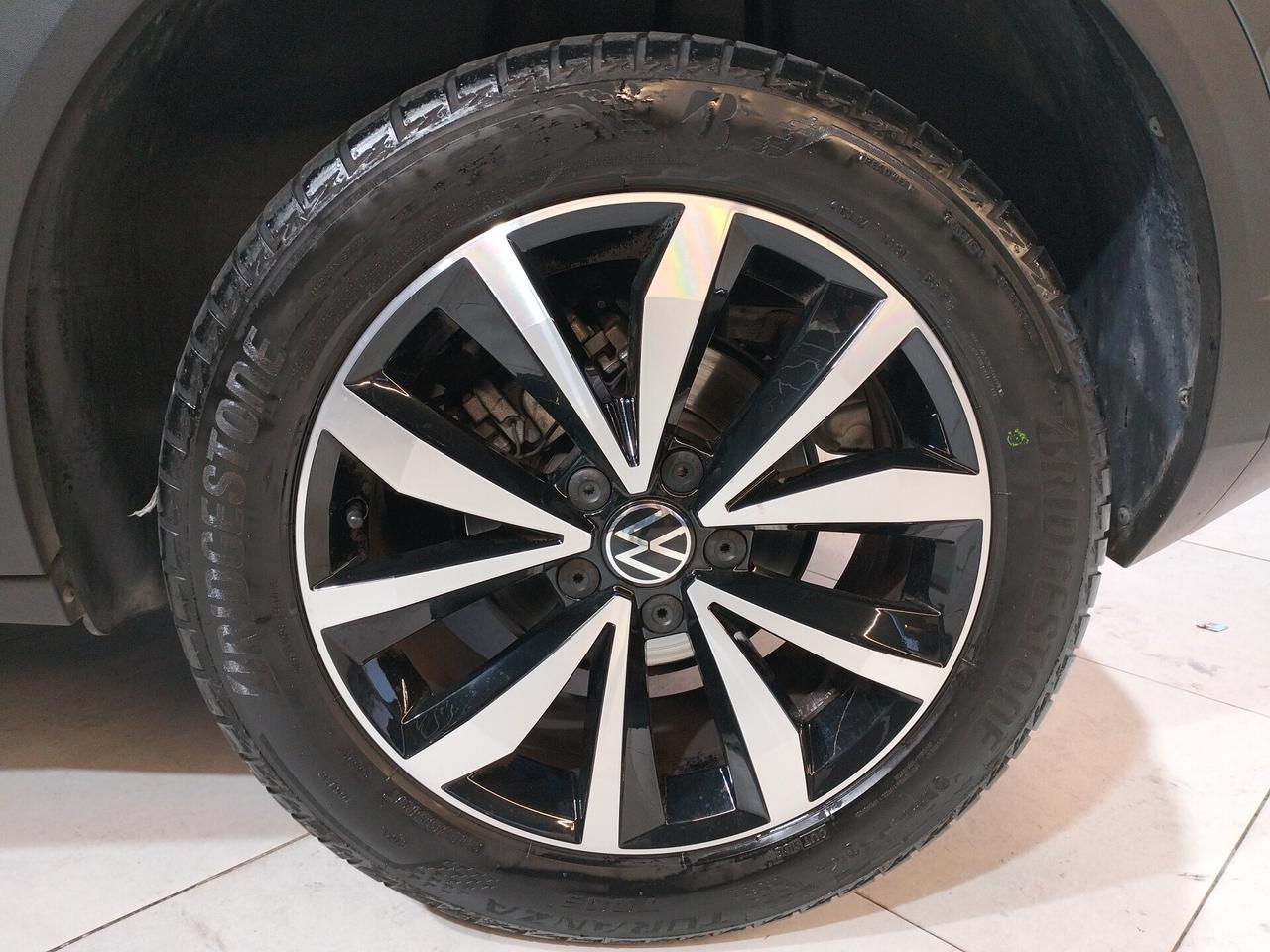 Volkswagen T-Roc 1.0 tsi Style 110cv - NEOPATENTATI