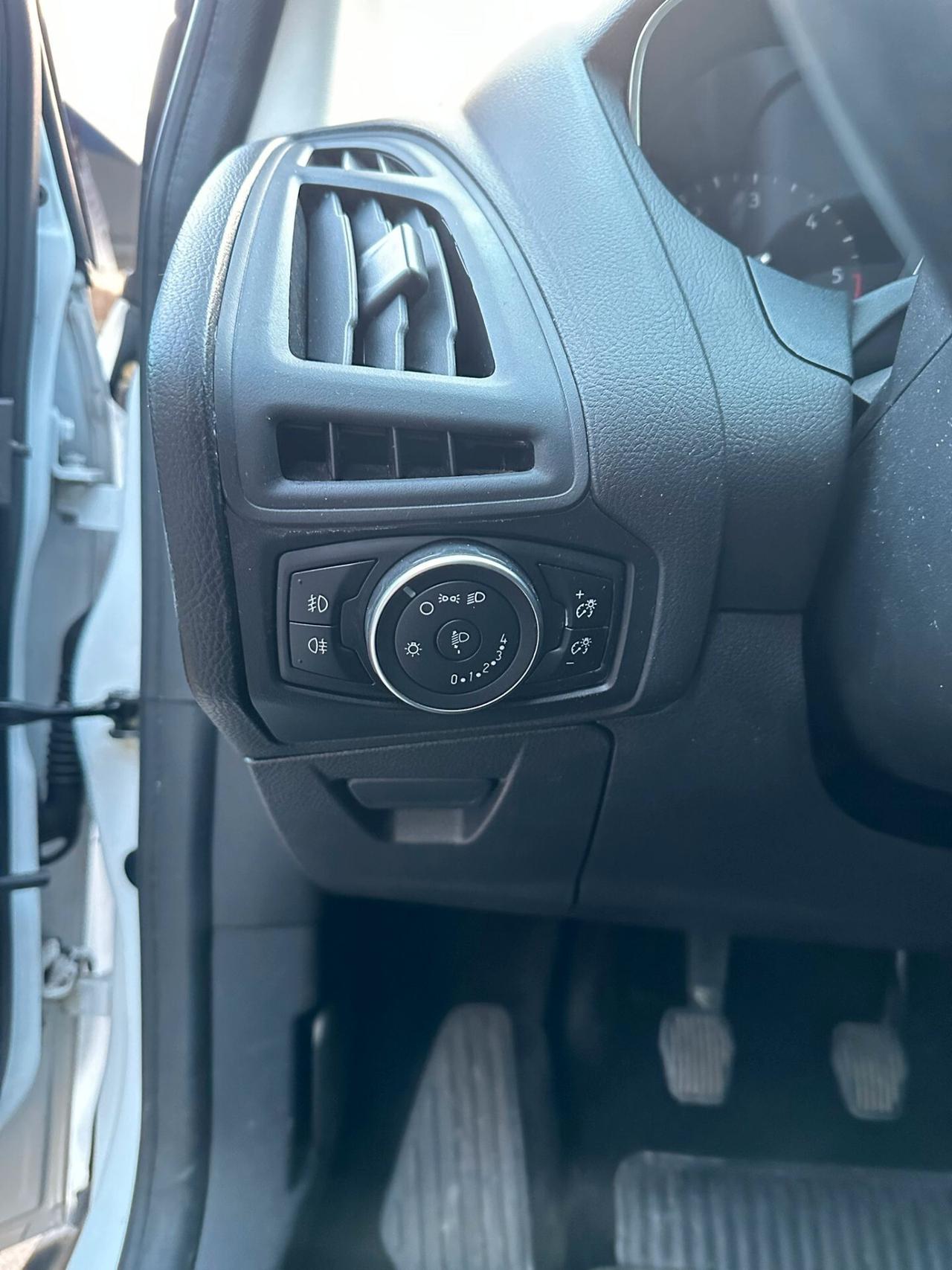 Ford Focus 1.5 TDCi 120 CV Start&Stop Powershift Titanium