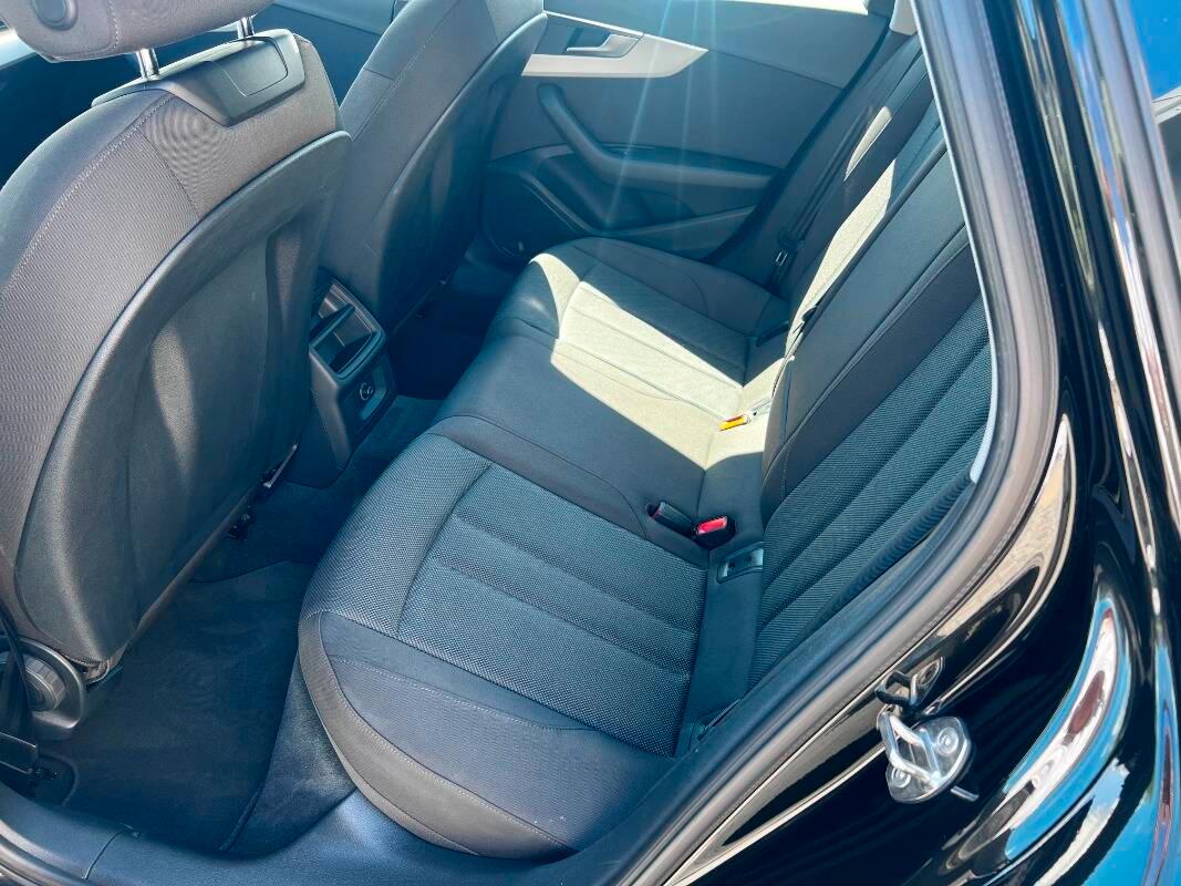 Audi A4 30 2.0 tdi mhev Business 136cv s-tronic