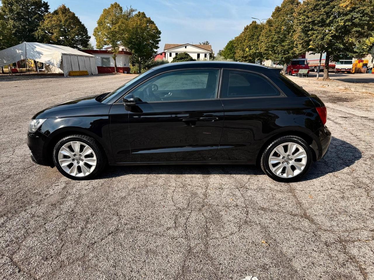 Audi A1 1.6 TDI 105 CV S line edition plus -