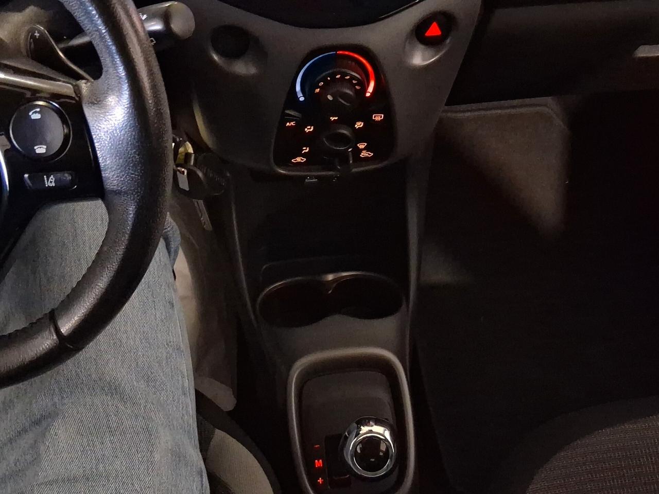 Toyota Aygo Connect 1.0 VVT-i 72 CV 5 porte x-play MMT