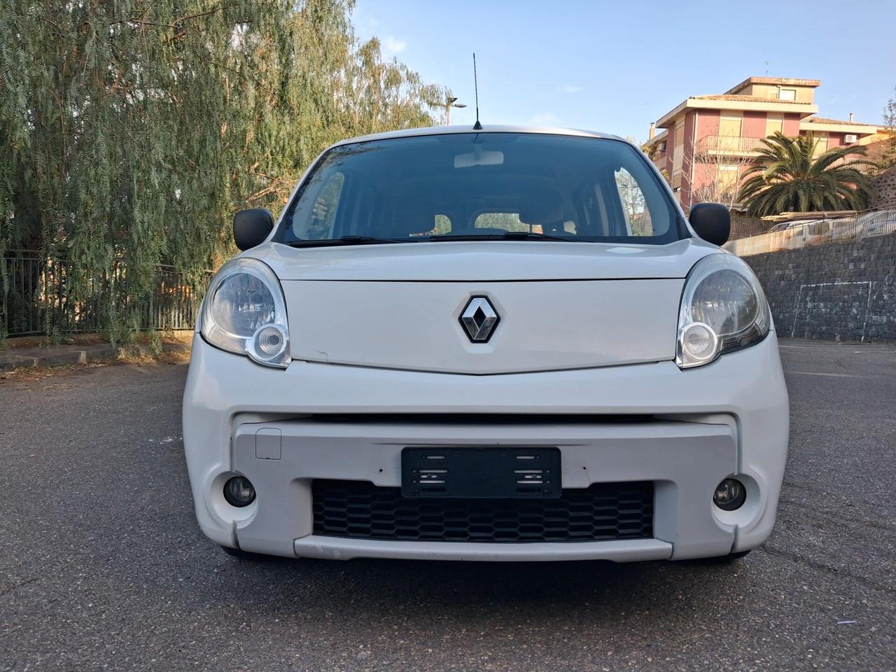 Renault Kangoo Pianale ribassato con rampa disabili in carrozzina