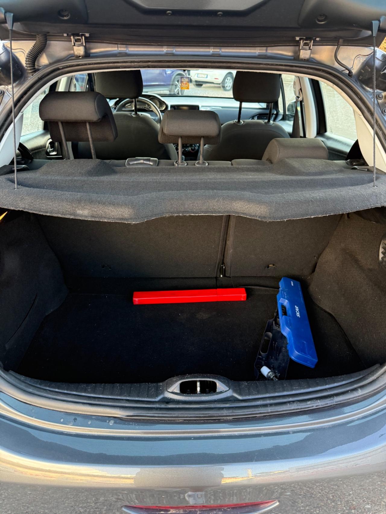 Peugeot 208 1.4 HDi 68 CV 5 porte Allure