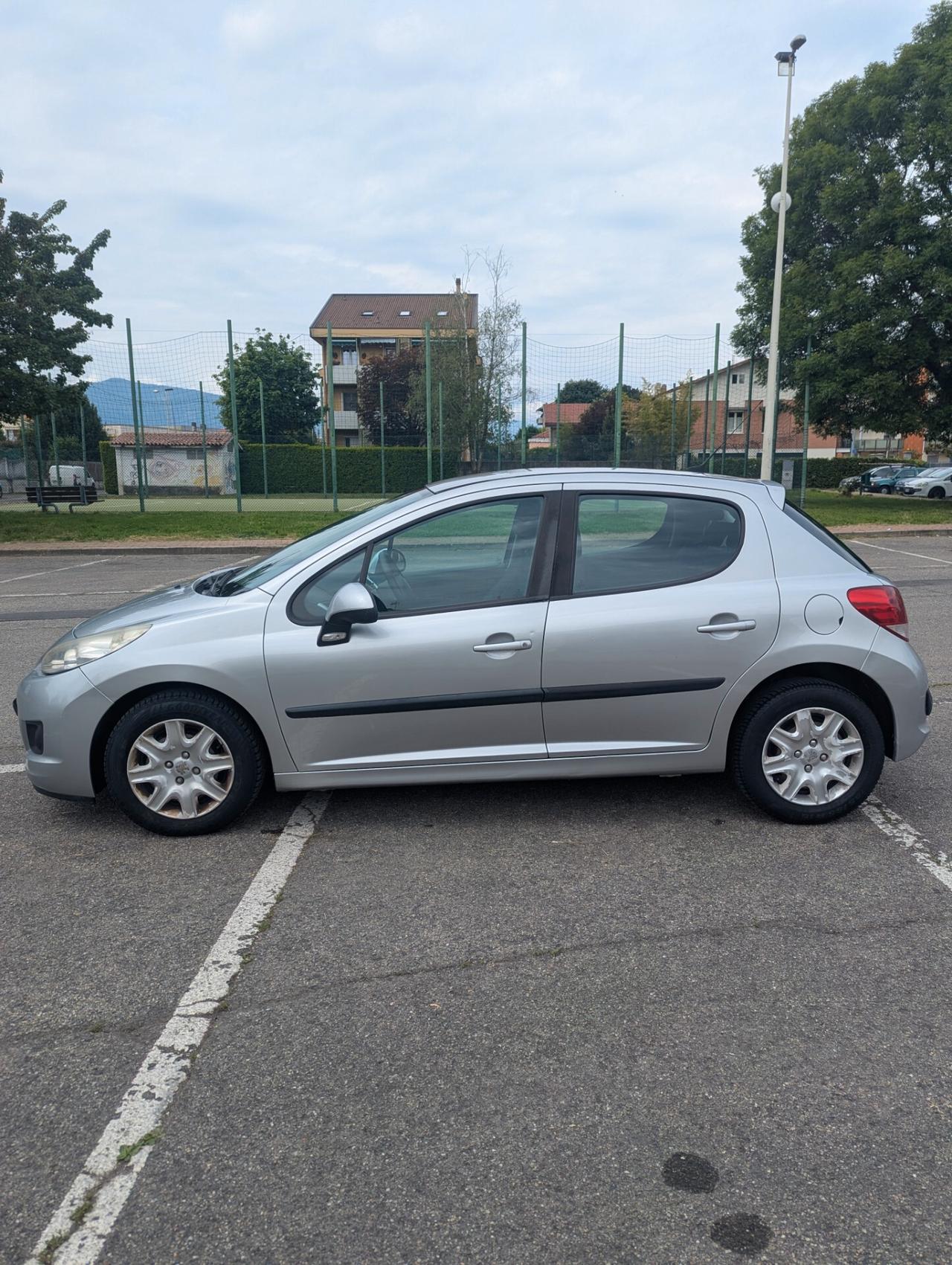 Peugeot 207 1.4 neopatentati