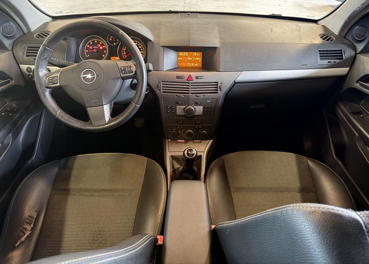 Opel Astra 1.6 16V Twinport 5 porte Cosmo