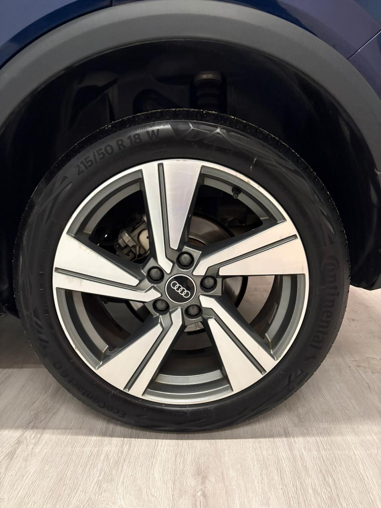 Audi Q2 30 TDI S tronic Identity Black