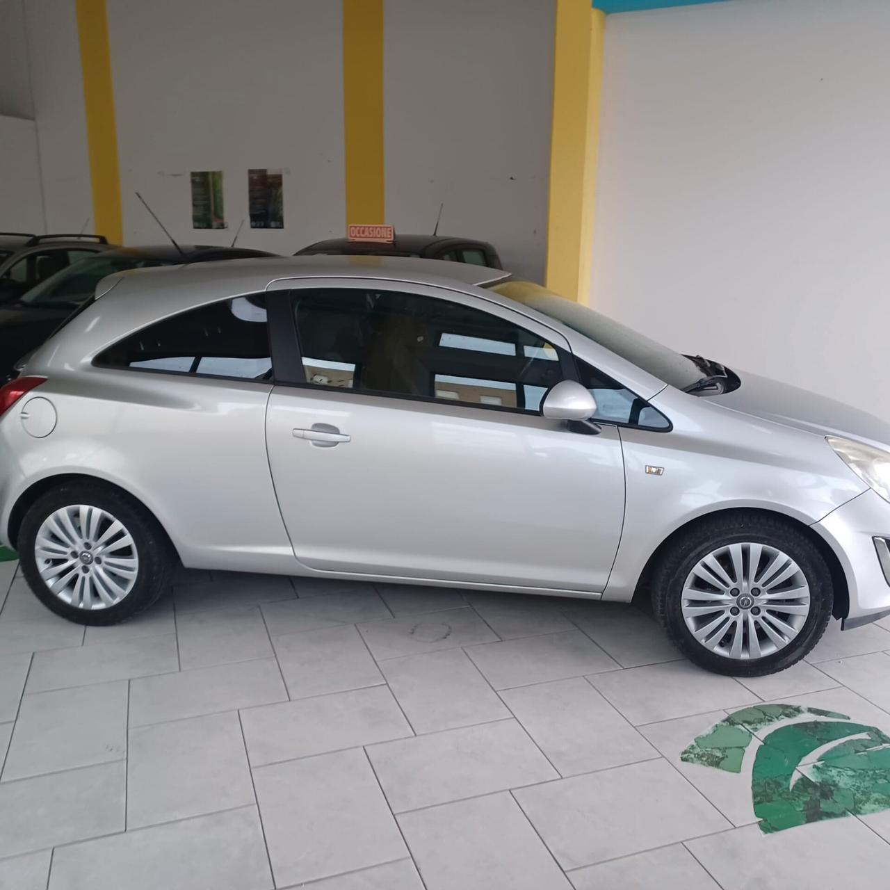 NEOPATENTATI BENZINA/GPL CORSA 1.2