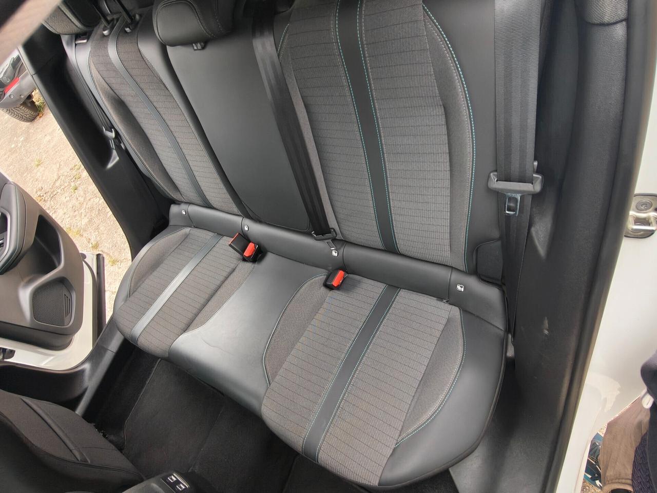Peugeot 2008 BlueHDi 110 S&S Allure Pack