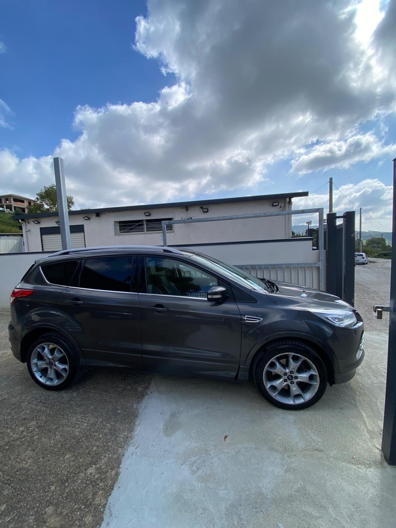 Ford Kuga 2.0 TDCI 150 CV S&S 4WD Powershift Titanium