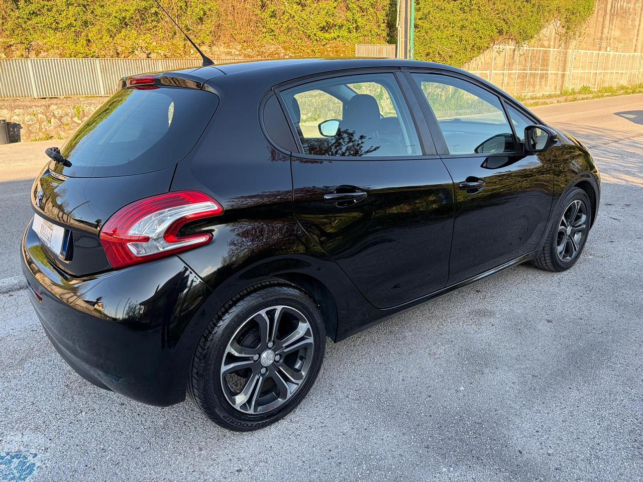 Peugeot 208 1.4 HDi 68CV 5 porte Allure