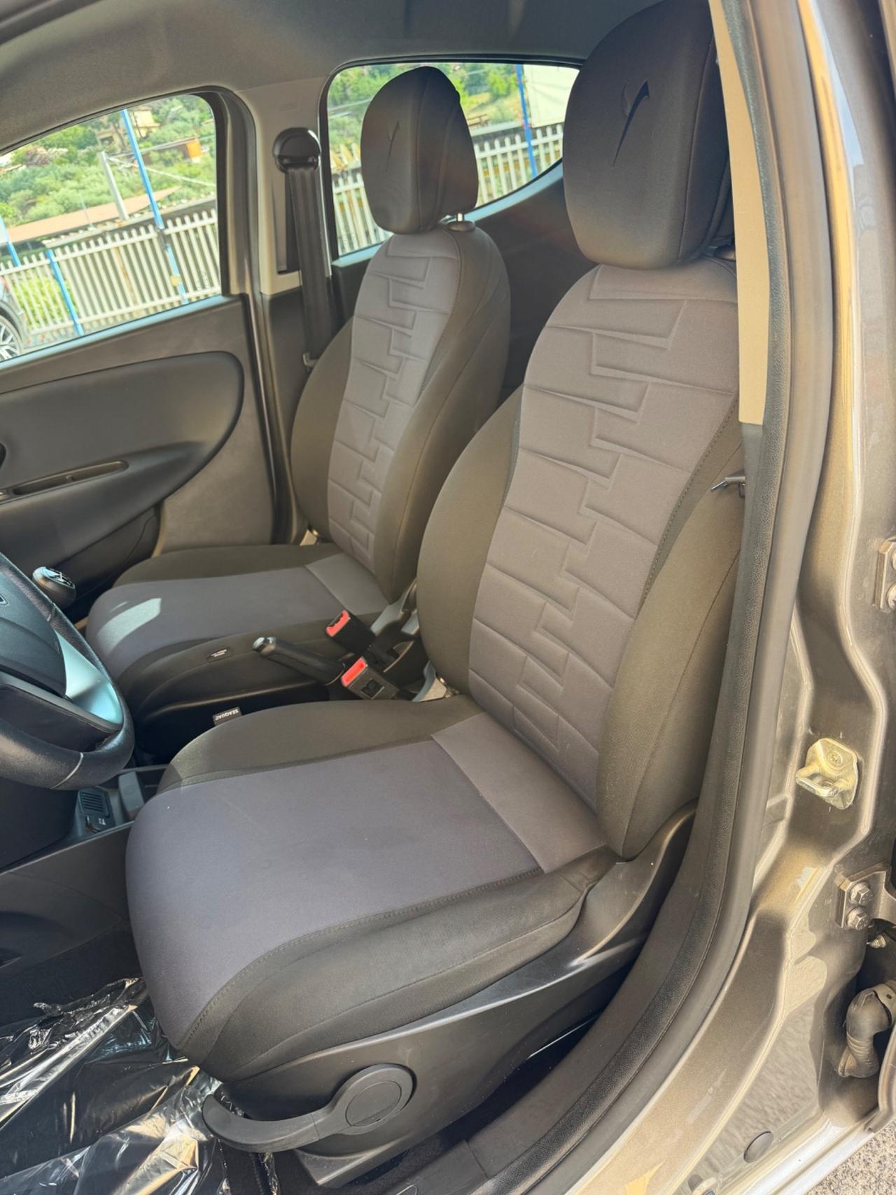 Lancia Ypsilon 1.0 70cv Hybrid Alberta Ferretti 2023