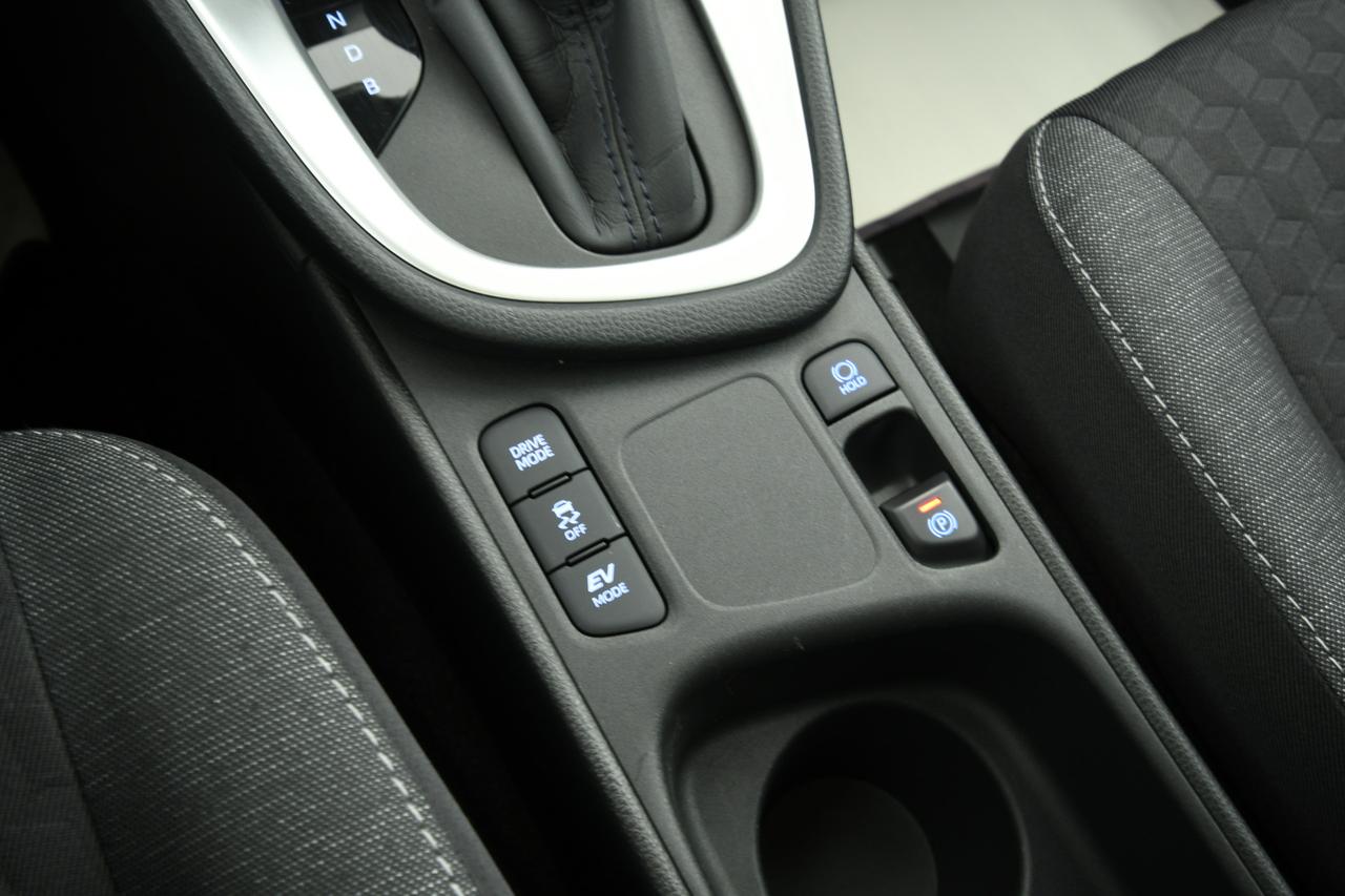 TOYOTA Yaris 1.5h Business CAMERA+ACC+APP CONNECT+NEOPATENTATI