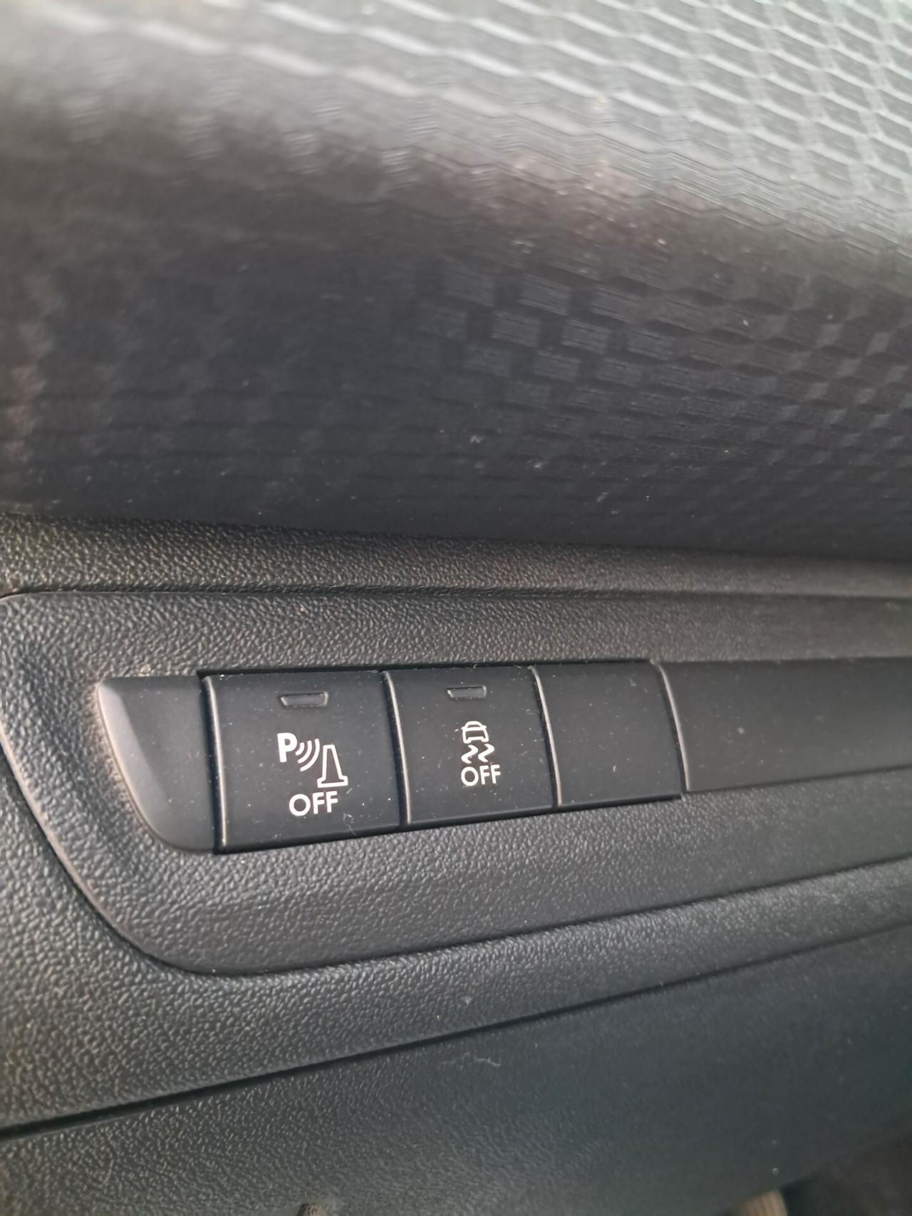 Peugeot 2008-1.6HDi 100CV Allure*NAVI*LED*CRUISE