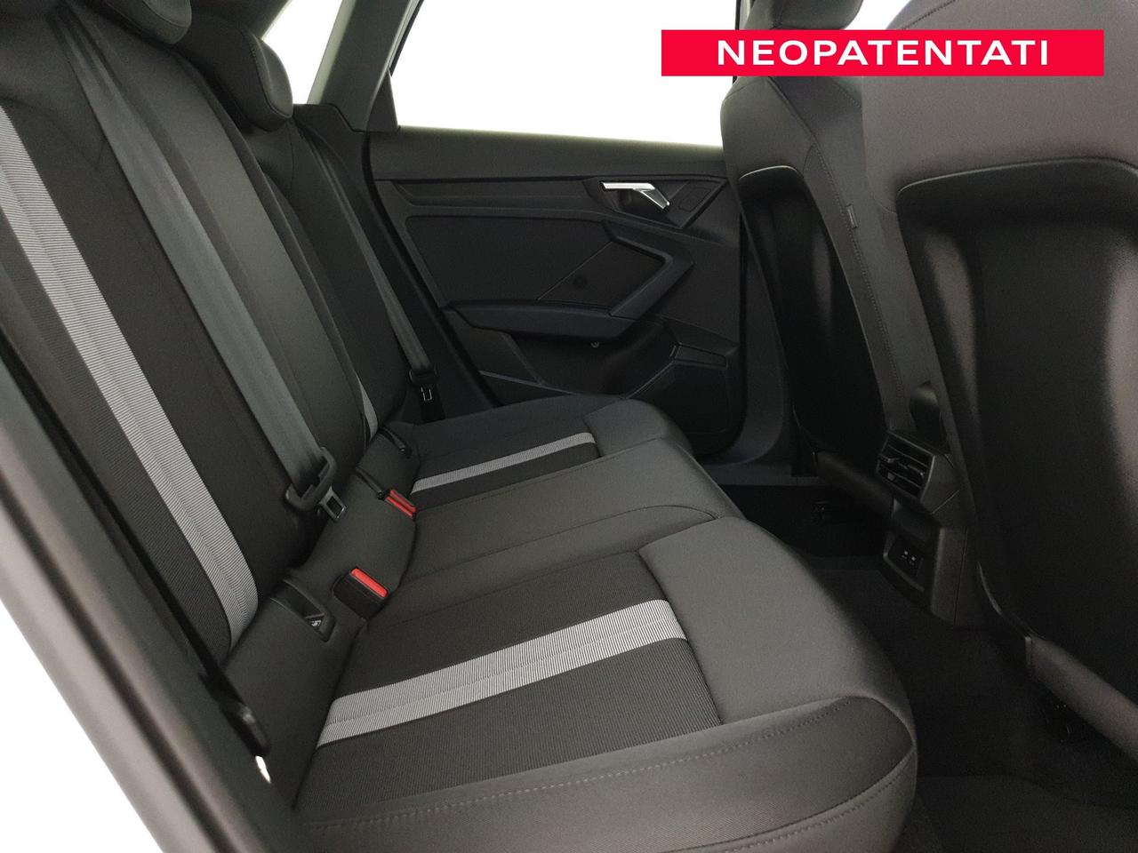 Sportback 30TDI 116CV Business Advanced