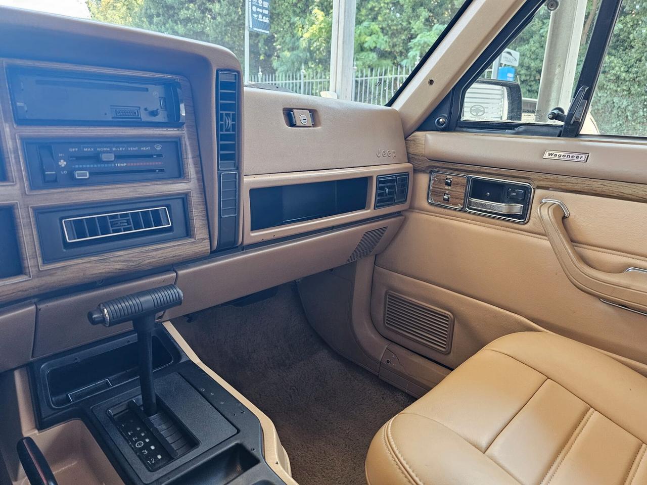Jeep Wagoneer Cherokee