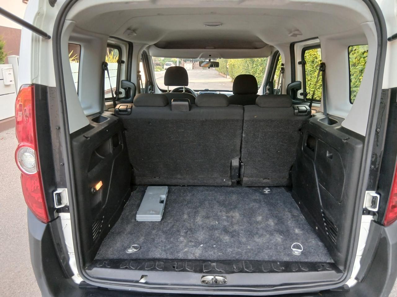 Opel Combo N1 5 posti GPL autocarro tua a € 164 mese