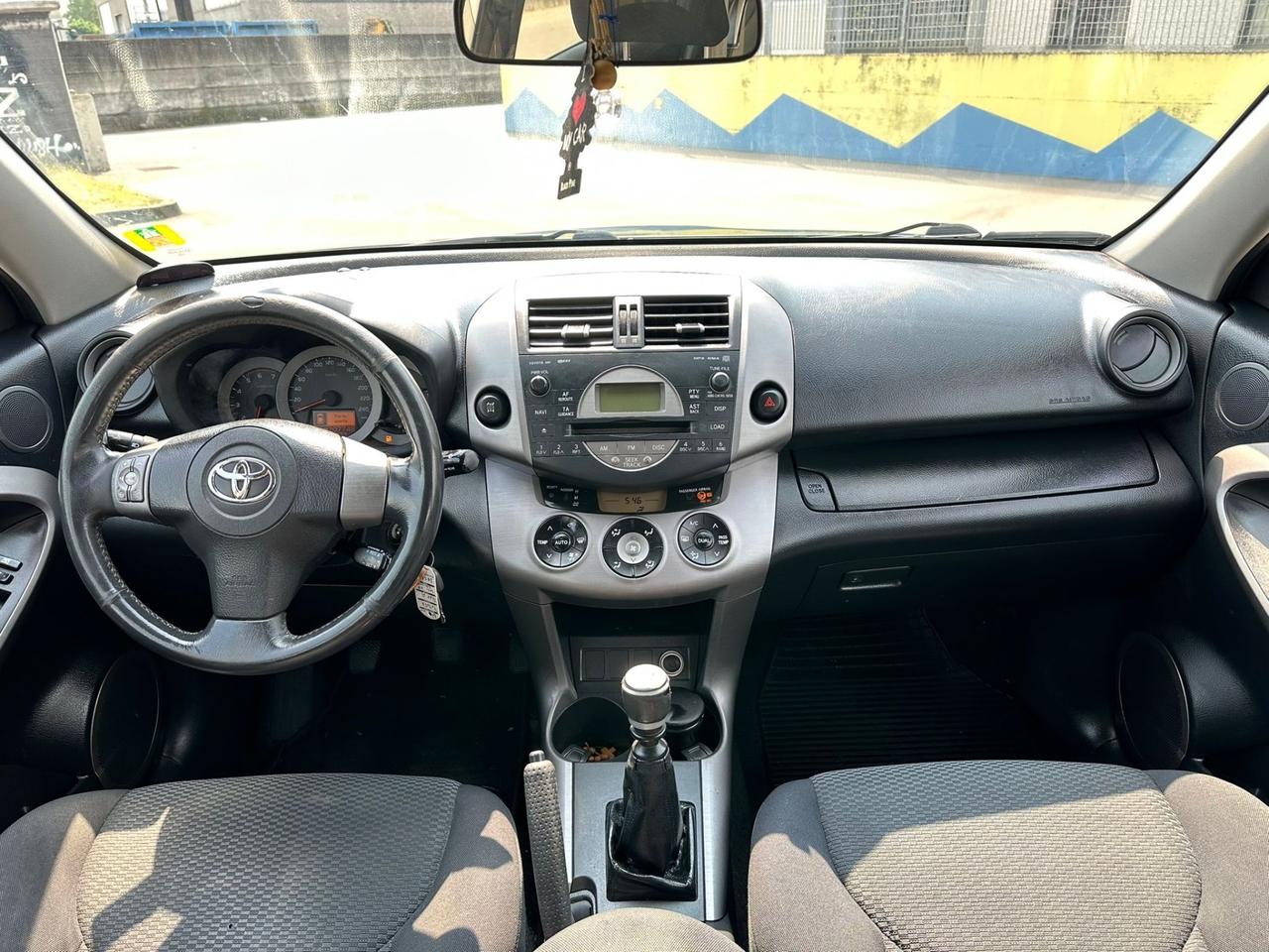 Toyota Rav 4 5 posti autocarro