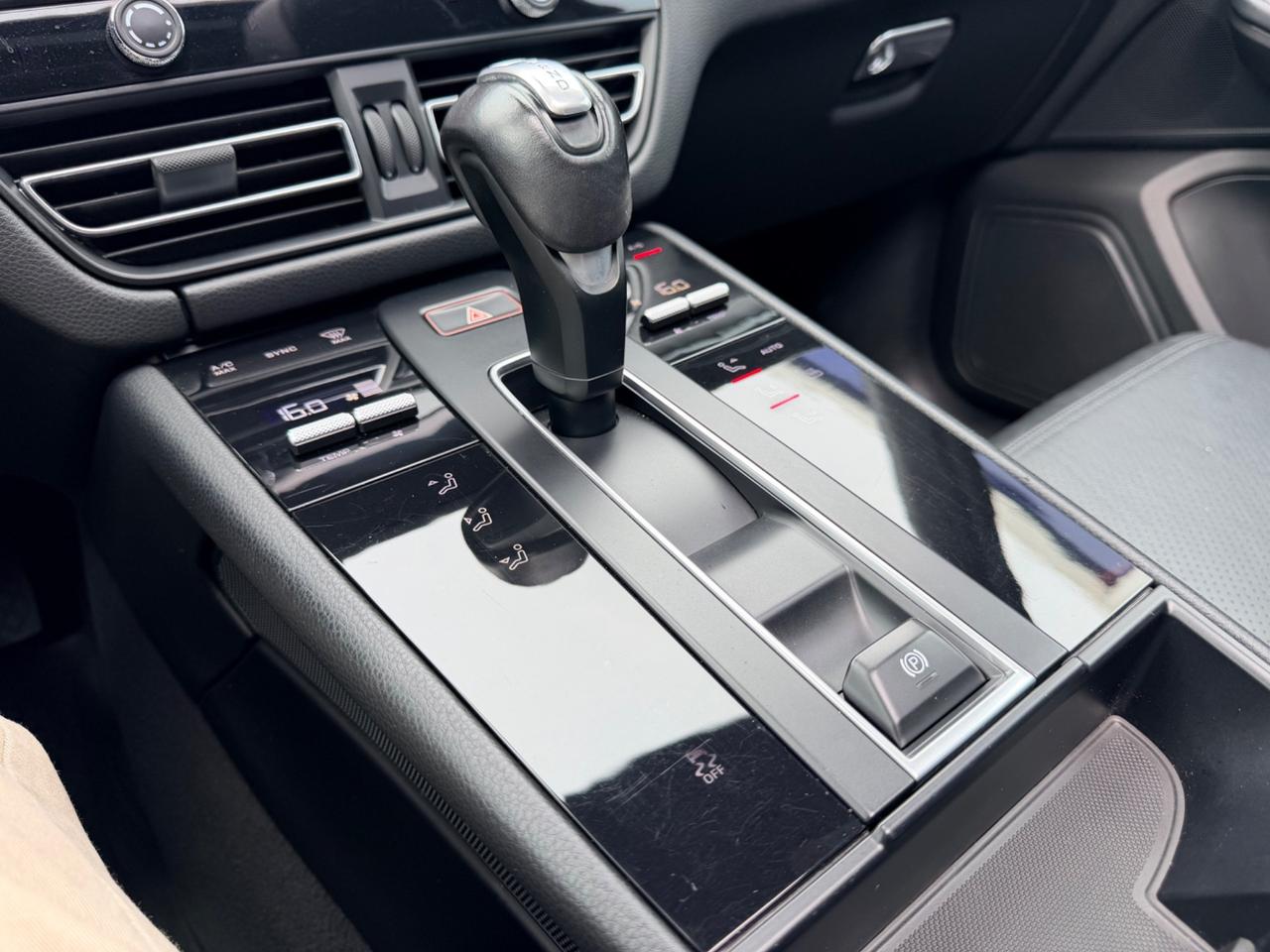 Porsche Macan 2.0 265cv in garanzia