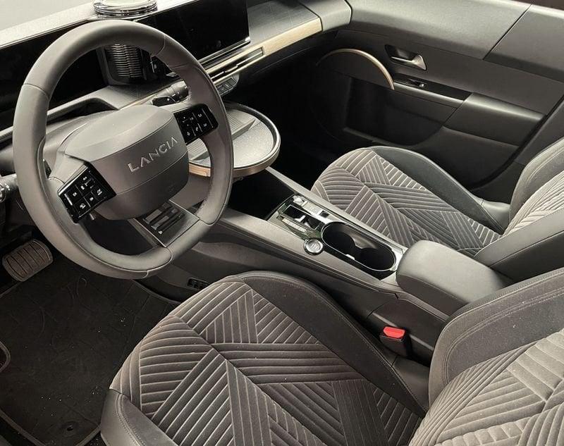 Lancia Ypsilon Hybrid e-DCT LX
