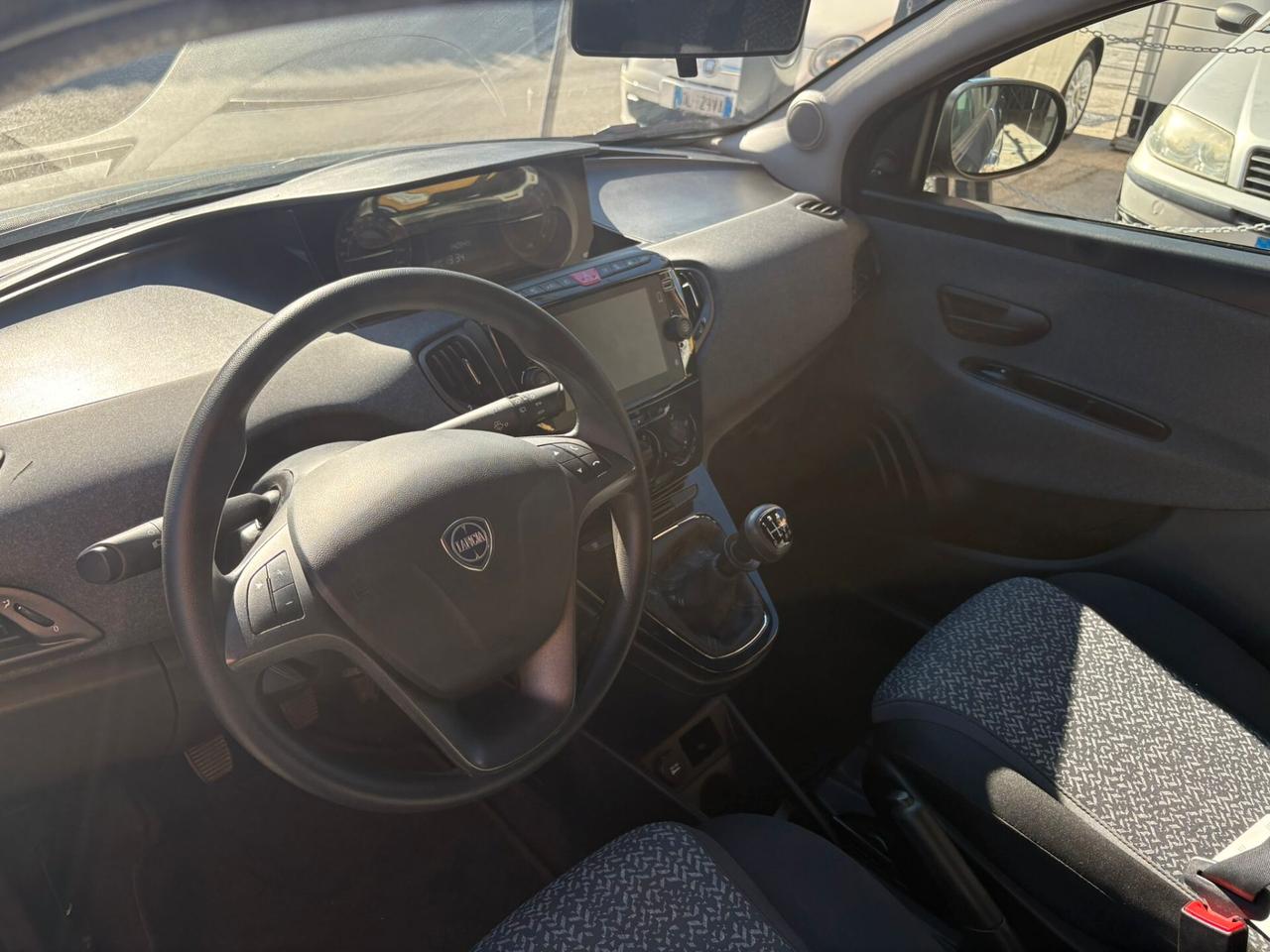 Lancia Ypsilon 1.0 FireFly 5 porte S&S Hybrid Silver