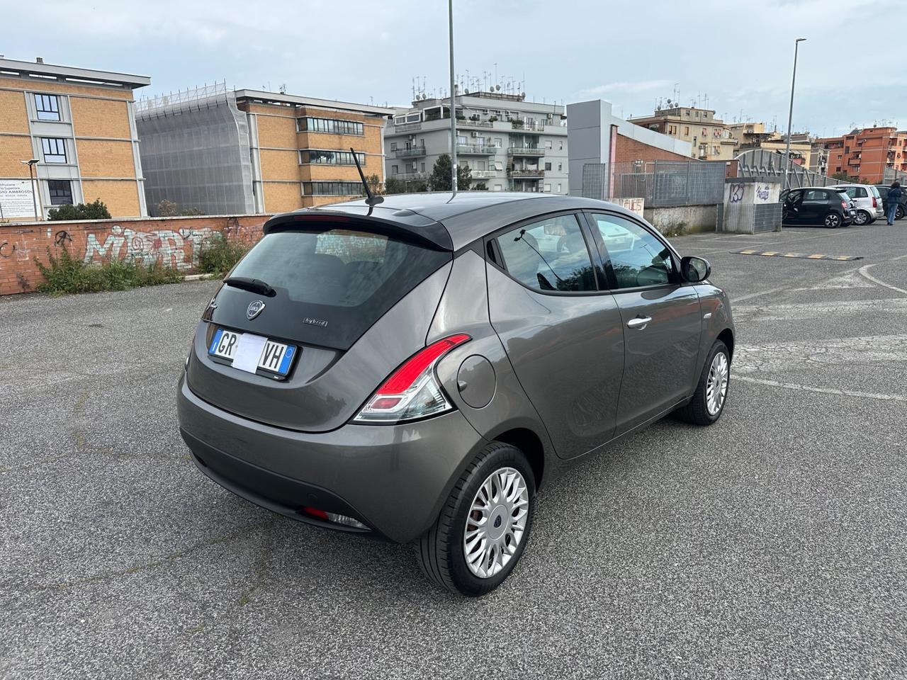 Lancia Ypsilon 1.0 Firefly Hybrid Silver
