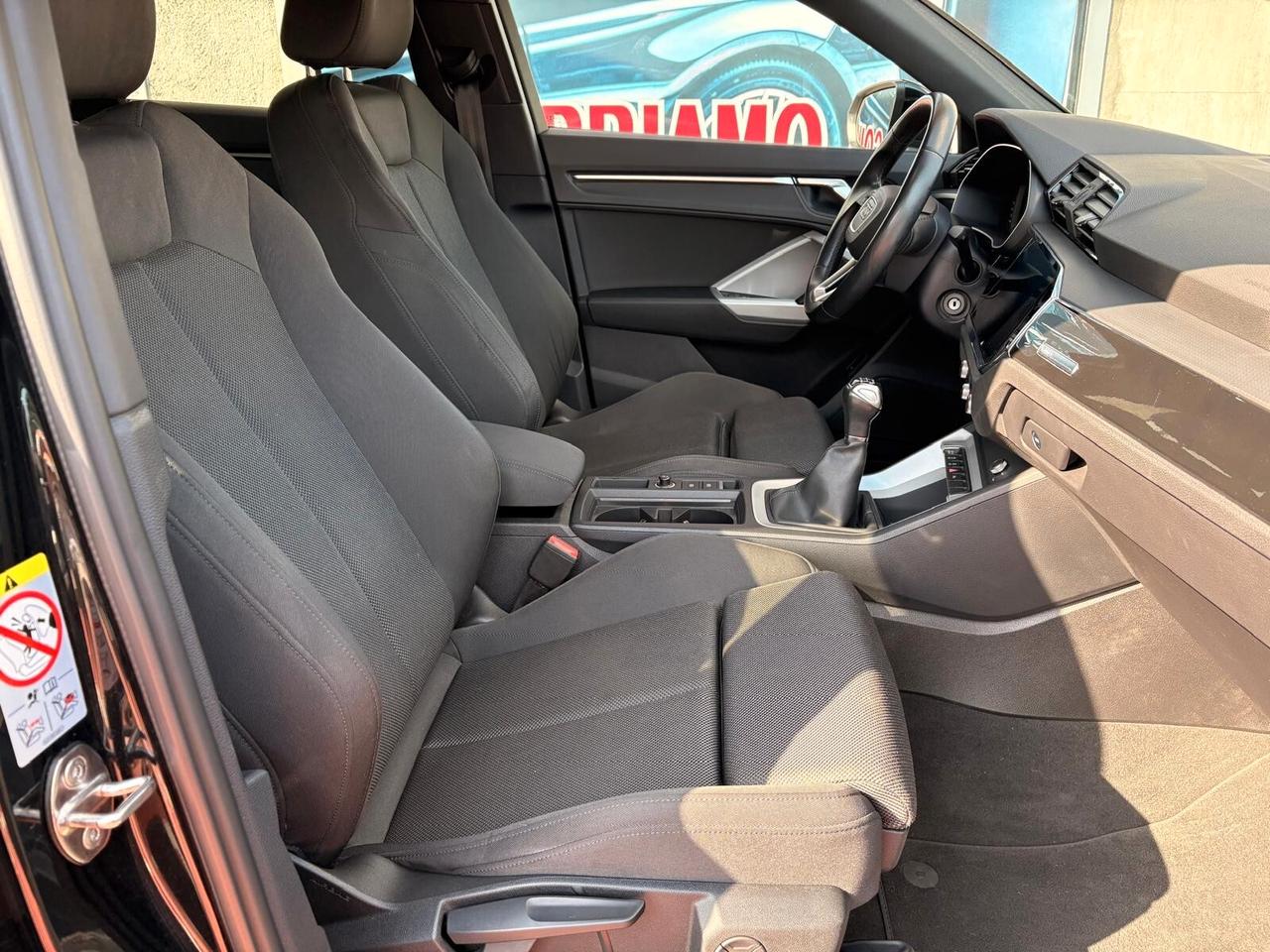 Audi Q3 35 TFSI Business Advanced Black Edition