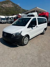 Autocarro pulmino Mercedes 9 posti