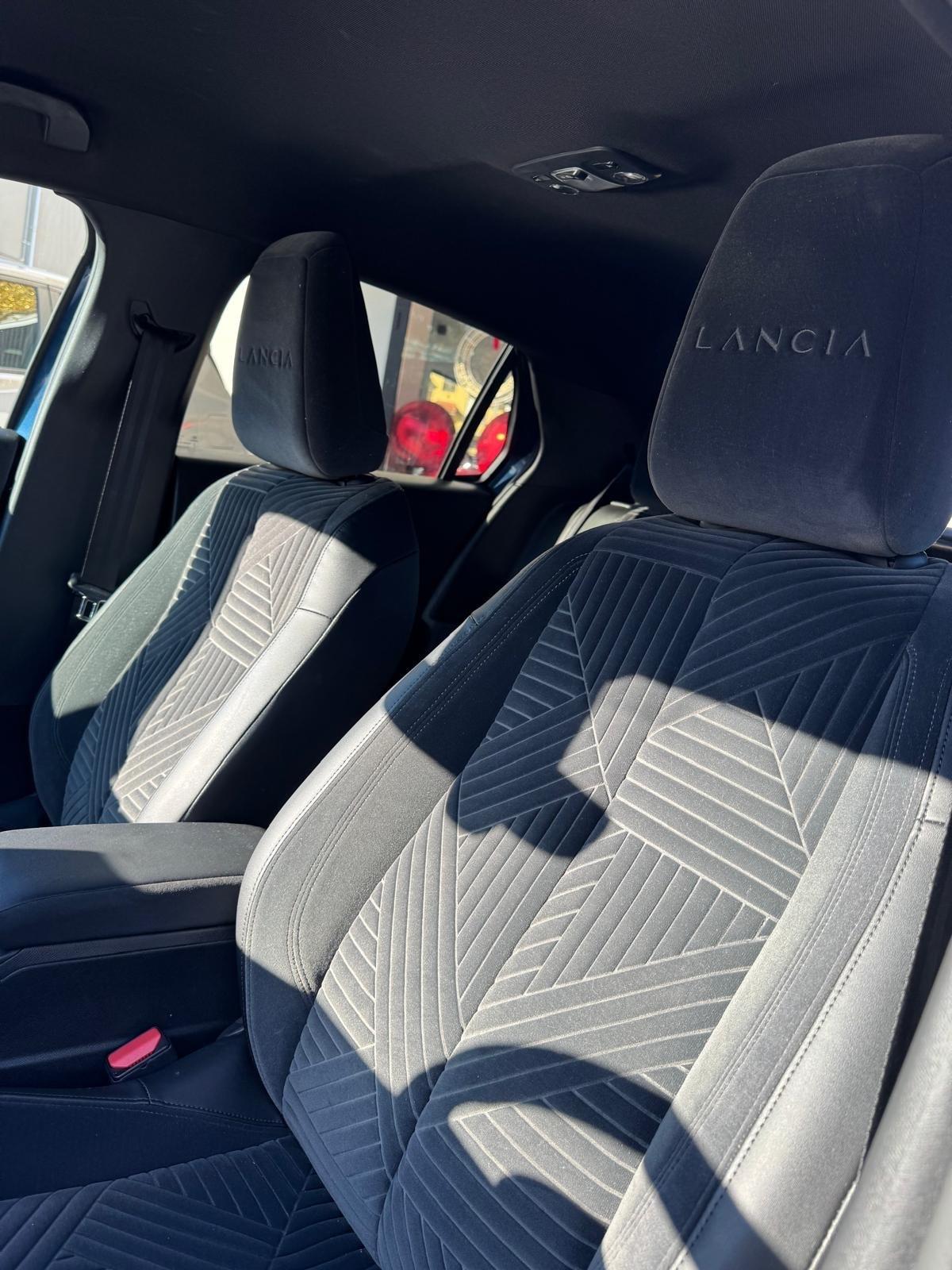 Lancia Ypsilon Hybrid e-DCT LX