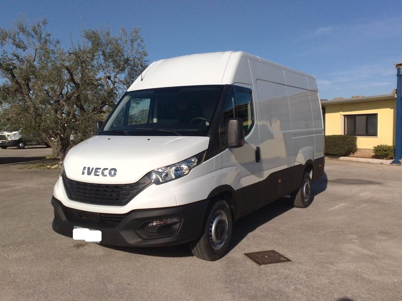 Iveco Daily 35s14 2.3hpt Furgone di serie - 2021