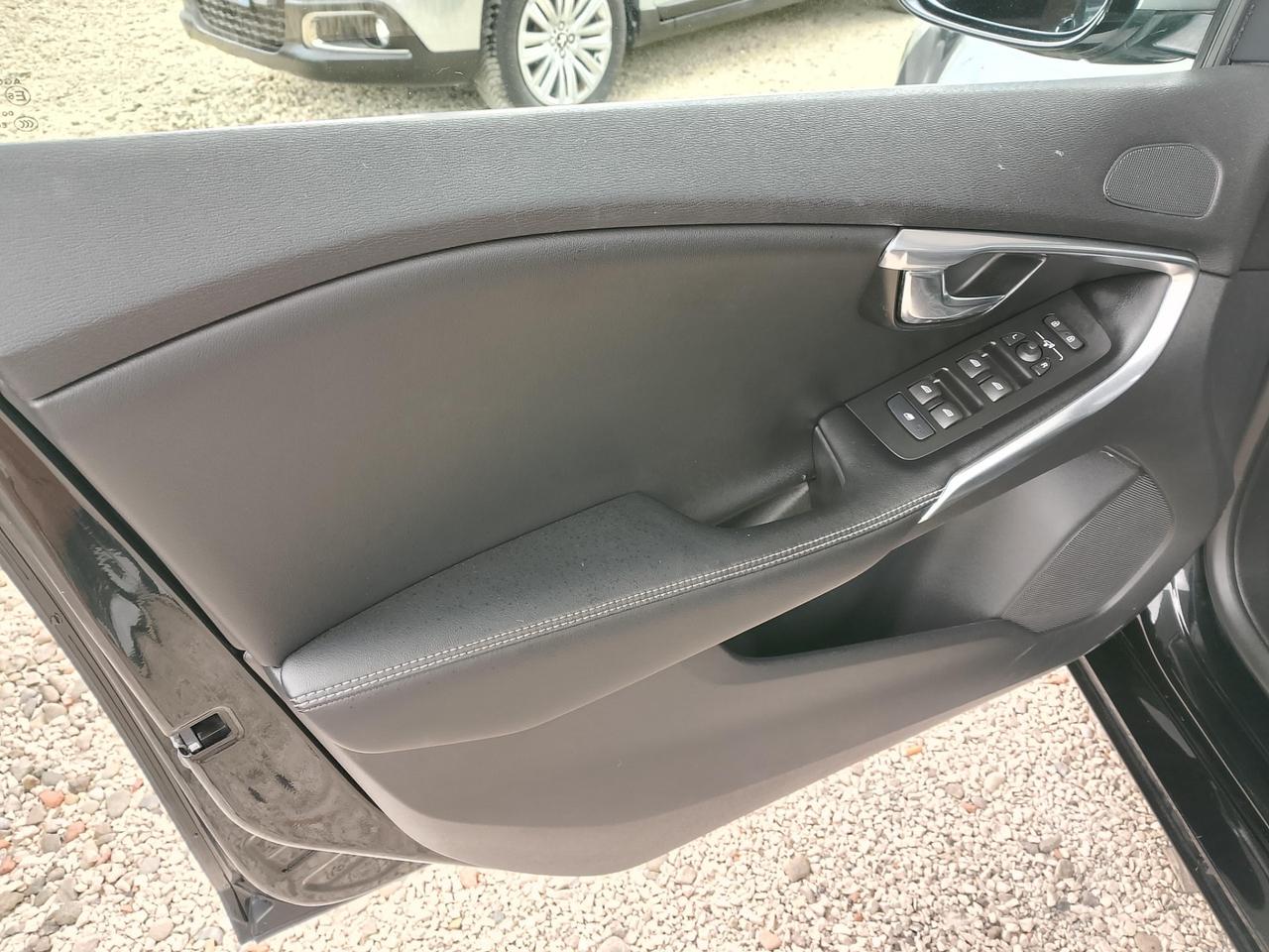 Volvo V40 D2 1.6 Powershift R-design Kinetic