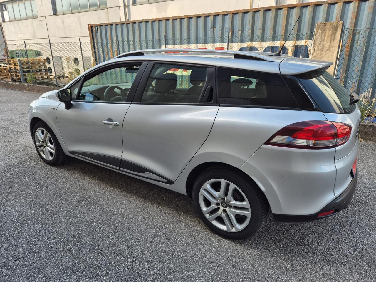 Renault Clio Sporter dCi 8V 90 CV Moschino Intens